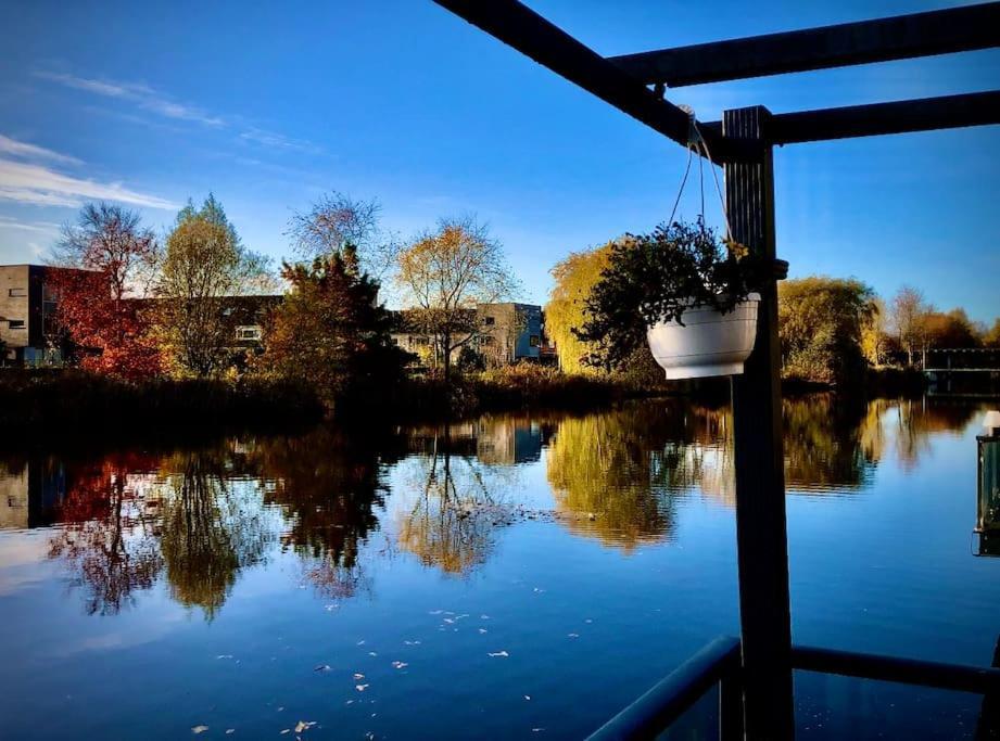 Prachtig Guesthouse Aan Het Water Almere Esterno foto