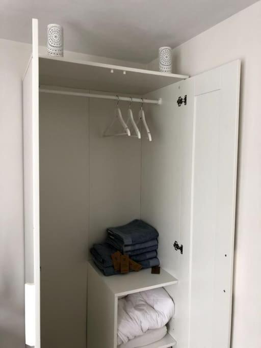 Prachtig Guesthouse Aan Het Water Almere Esterno foto